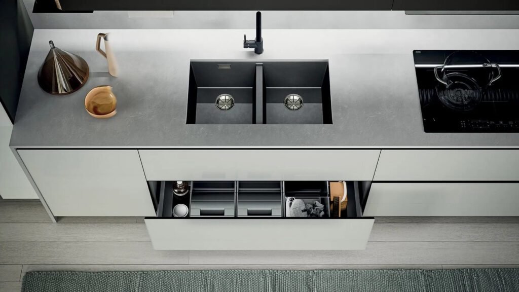 cucina-Alu-tab-con-anta-in-vetro,-particolare-piano-di-lavoro