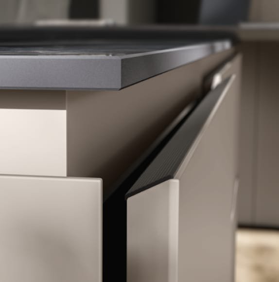 Profilo nero 30 gradi cucina tag